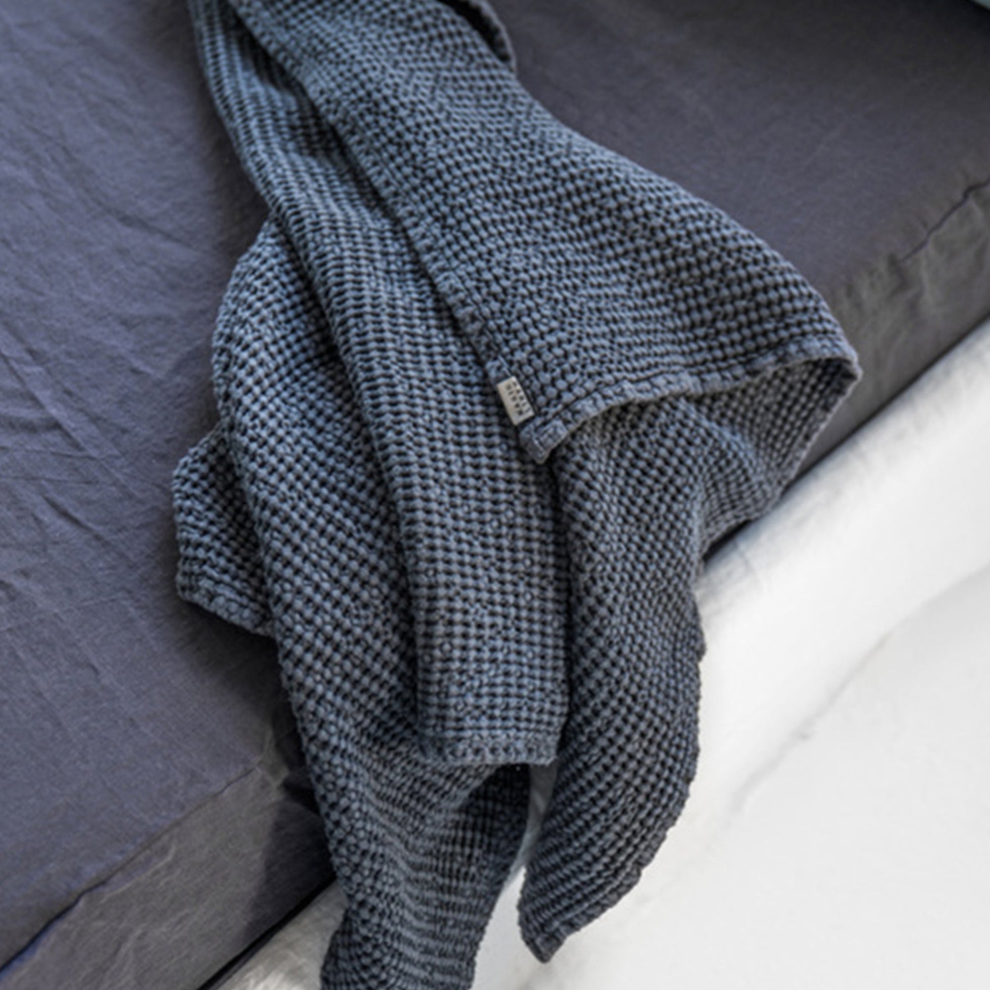 Flax Linen Wafle Bath Towels Set (3 pcs) | Charcoal Bath Towels Dark gray - SHOO-FOO, comfort of natural fibers